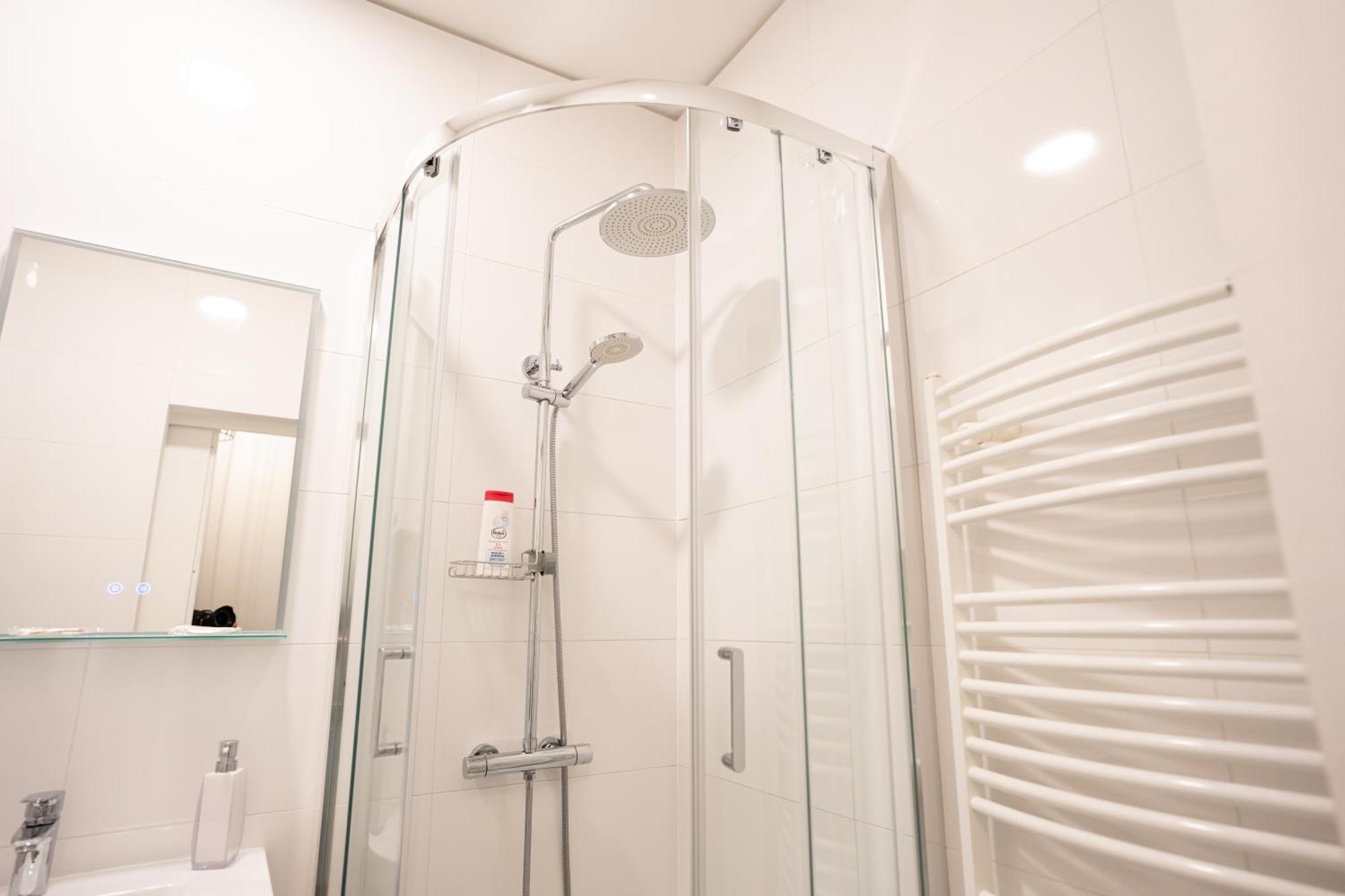 Js Design Apartment Грац Экстерьер фото